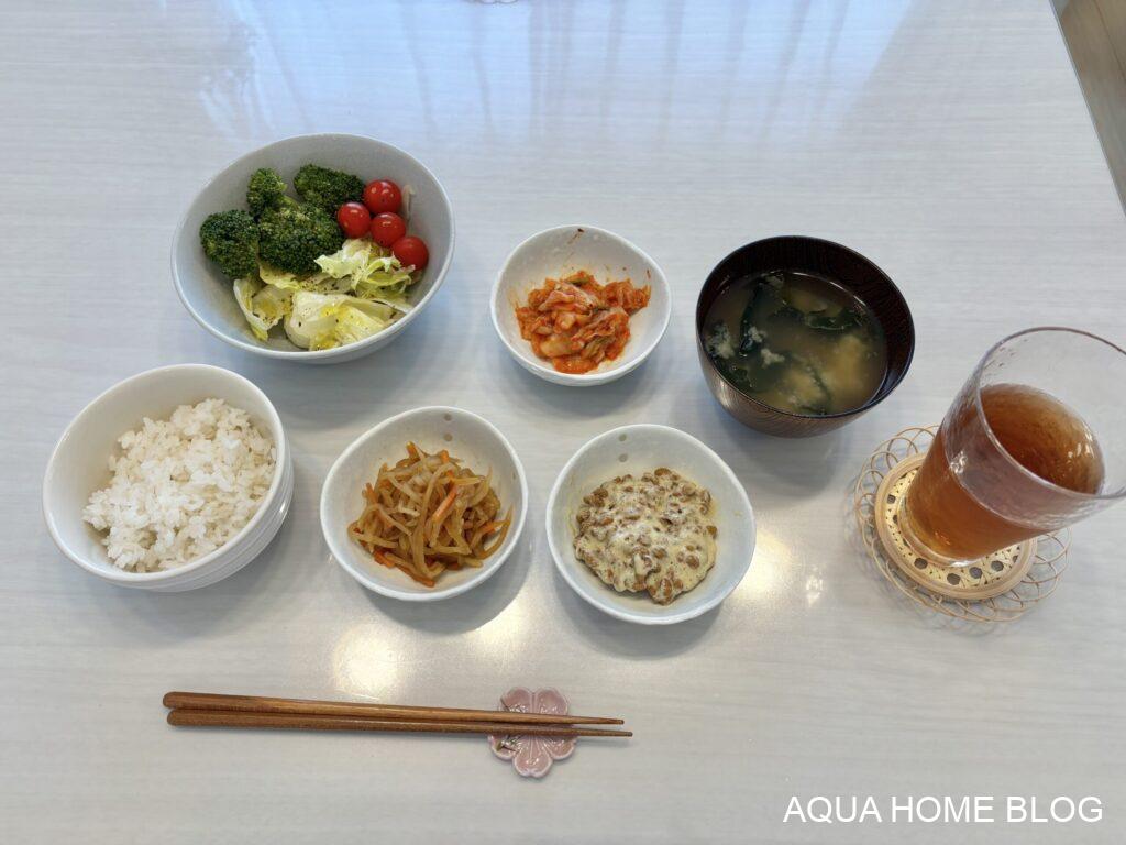 朝食