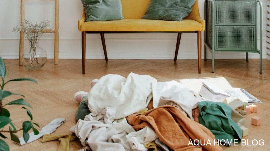 散らかった部屋